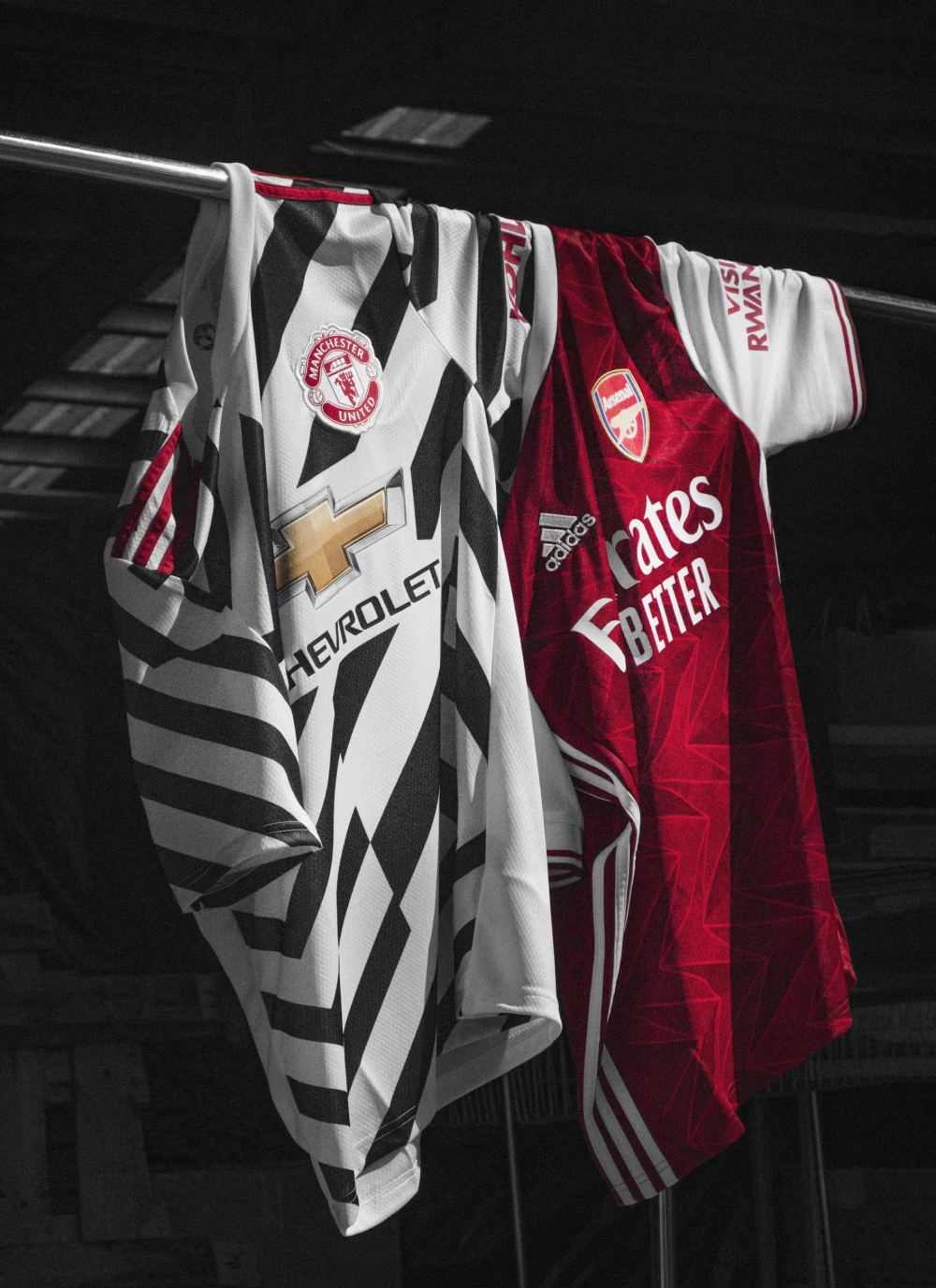 Baju Jersey Klub Sepak Bola Manchester United Dan Arsenal, Populer Di Kalangan Pecinta Olahraga.